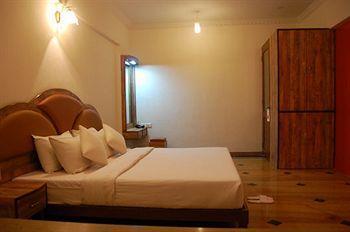 Hôtel Sapphire à Lonavala Extérieur photo