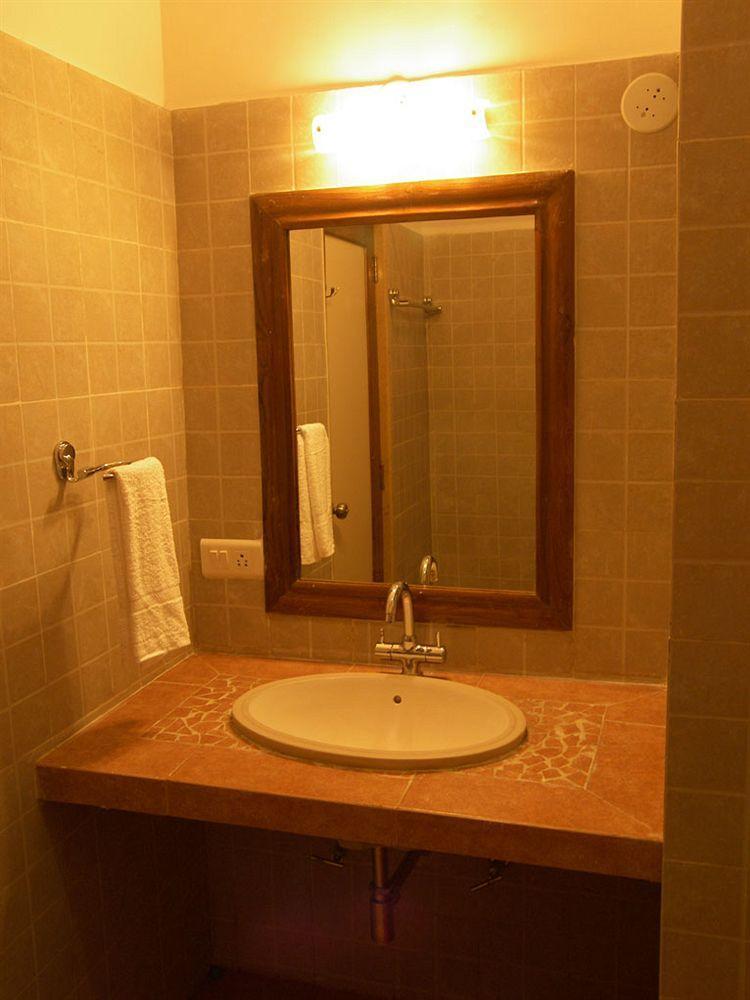 Hôtel Sapphire à Lonavala Extérieur photo