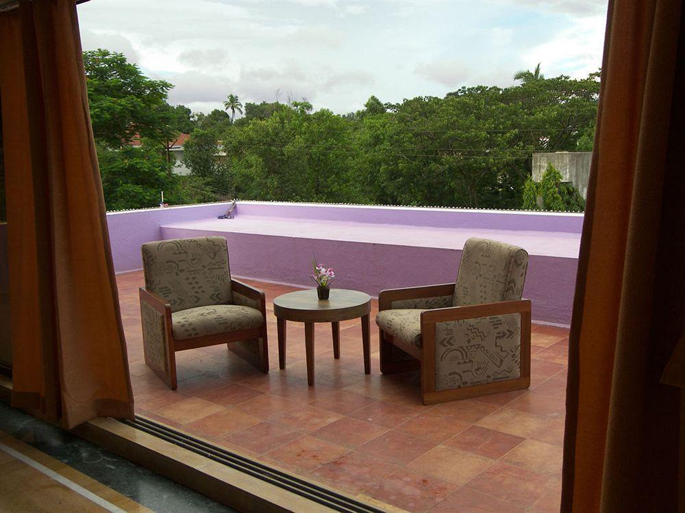 Hôtel Sapphire à Lonavala Extérieur photo