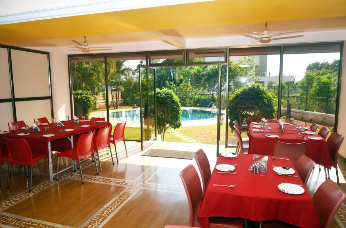 Hôtel Sapphire à Lonavala Extérieur photo
